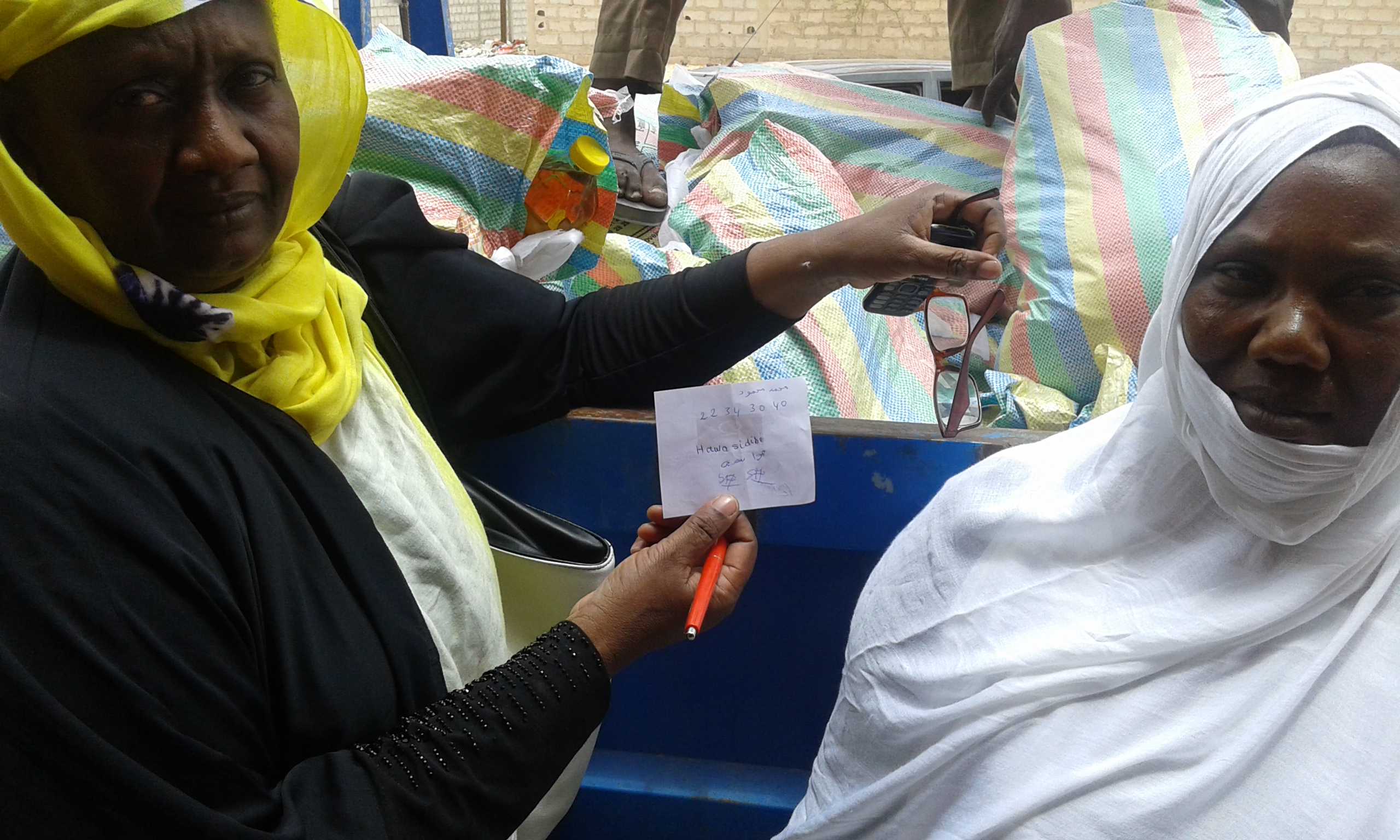 Distribution Matériels complet pour production couscous bénéficiaires 50 Femmes et 40 Jeunes Femmes contribution ADPDH Pour l'autonomisation des Femmes et jeunes femmes